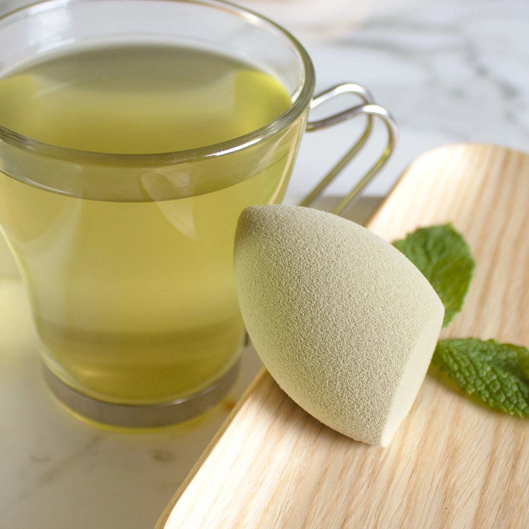 Pure Luxury Au Naturel Green Tea Makeup Sponge - Image 3