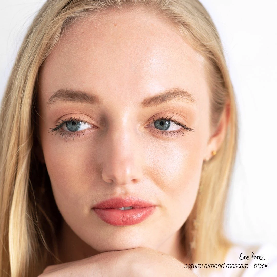 Natural Almond Mascara - Image 5