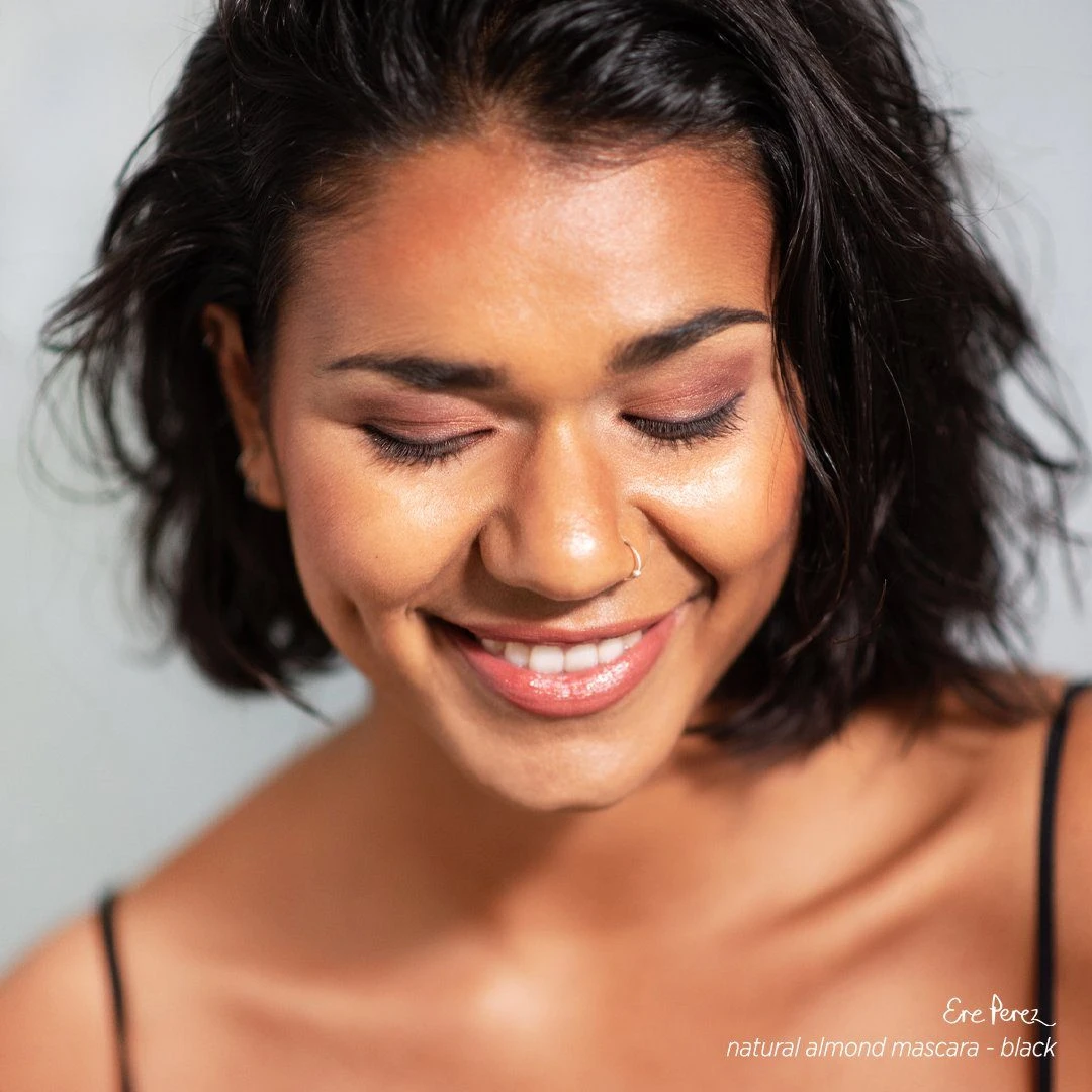 Natural Almond Mascara - Image 8