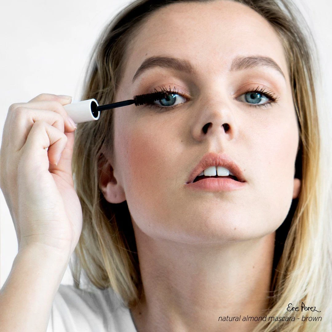 Natural Almond Mascara - Image 9
