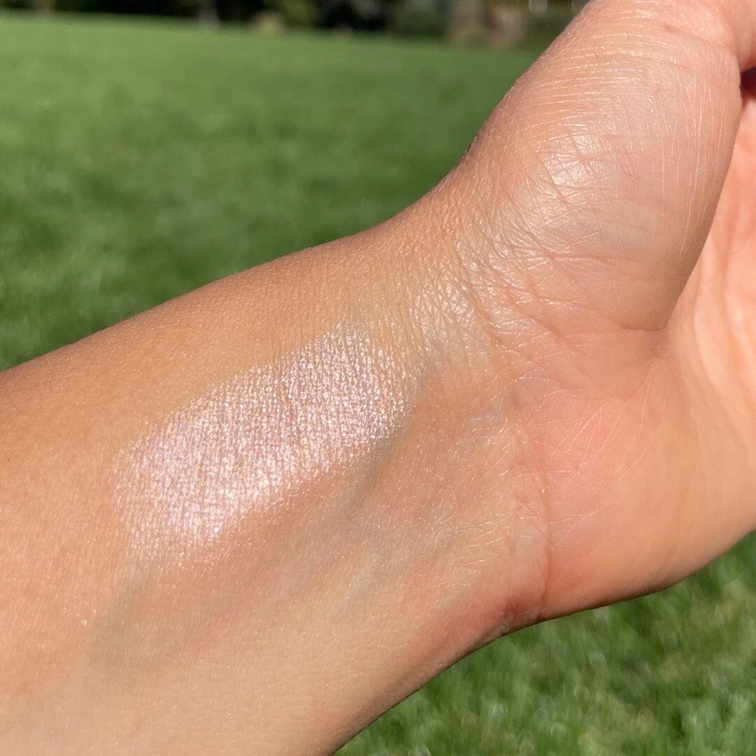 Lip-to-Lid Balmie Highlighter - Image 11